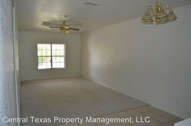 Building Photo - 907 Mcclure Ln