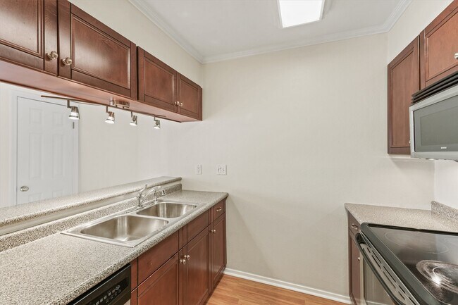 Foto del edificio - 7144 N Holiday Dr