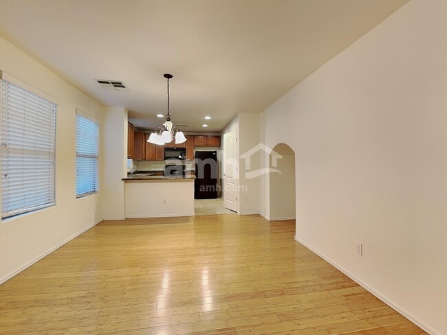 Building Photo - 2549 E Bart St