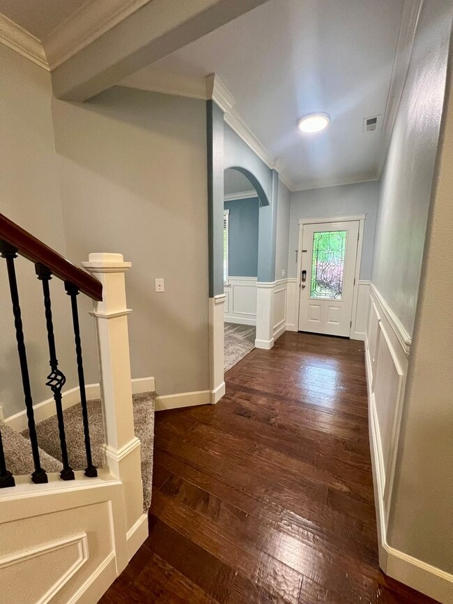 Building Photo - Beautiful 5 Bedroom Home