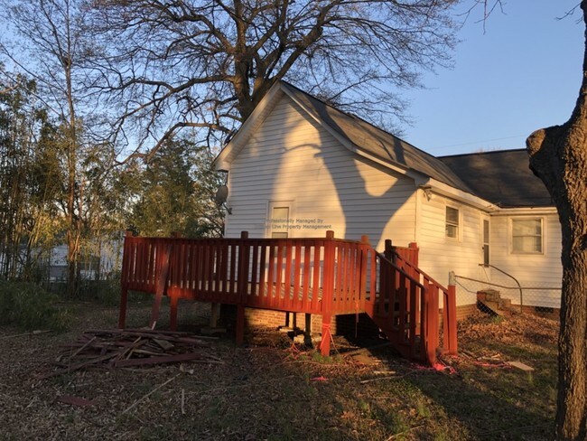 Building Photo - 1811 Maxton Ave