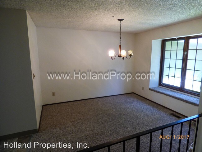 Building Photo - 17095 NW Somerset Dr
