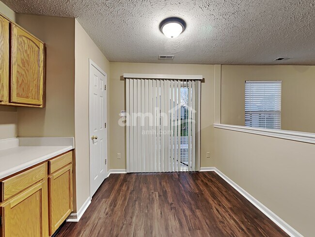 Foto del edificio - 894 Windsor Ln