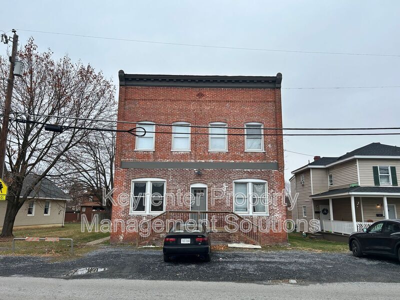 Primary Photo - 253 N Augusta Ave