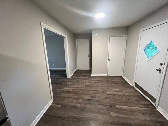 Building Photo - New to the Market!