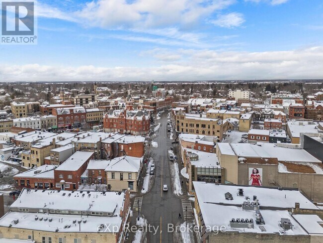 Building Photo - 109 Downie St