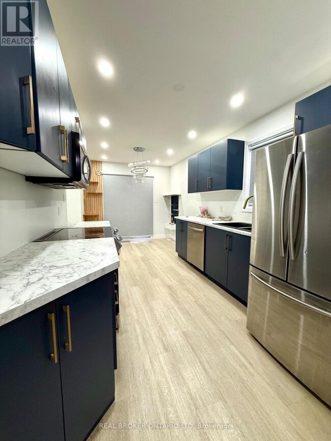 Building Photo - 10 Chalkstone Dr