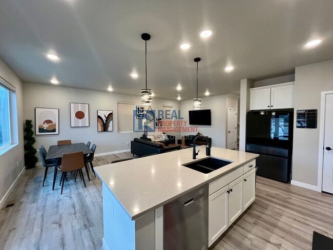 Building Photo - 385 Baler Ct