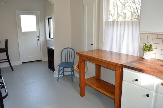 Building Photo - Beautiful Home near Dekum Triangle in Nort...