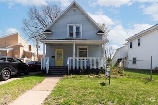 Building Photo - 906 Main St E