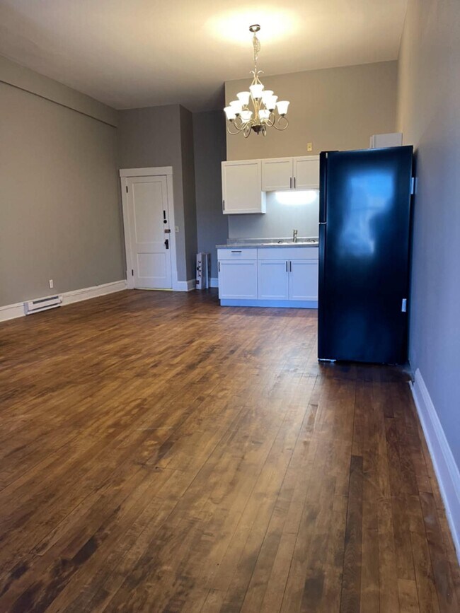 Foto del edificio - 19 W Central St