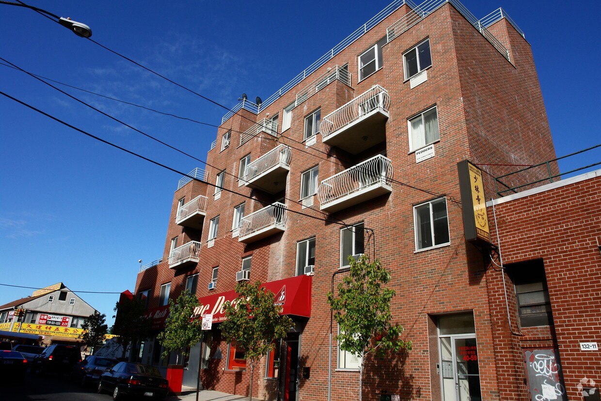 Foto del edificio - 40-59 College Point Blvd