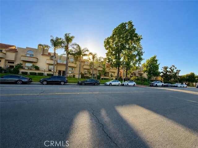 Building Photo - 2032 S Bon View Ave