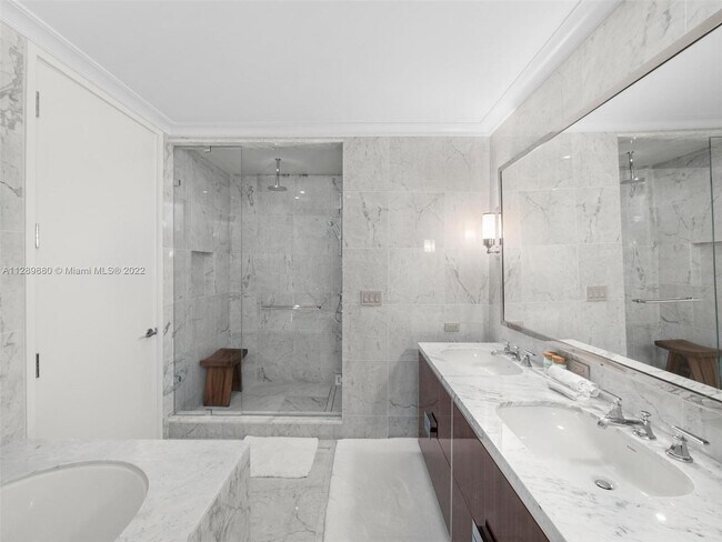 Foto del edificio - 15701 Collins Ave