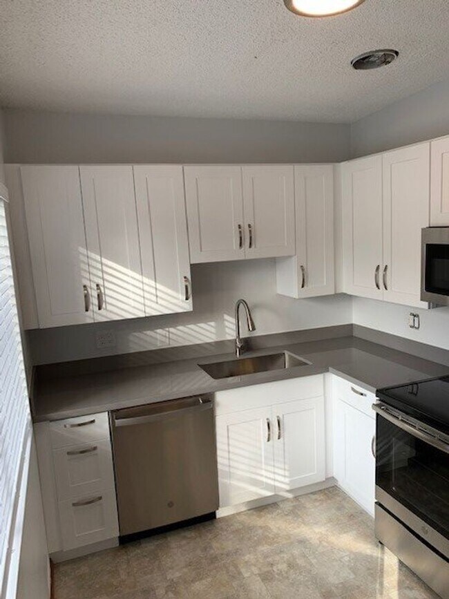 Foto del edificio - Newly Updated Bellevue/Interlake Rambler Home!