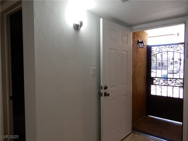 Foto del edificio - 6236 Mcallister Ave