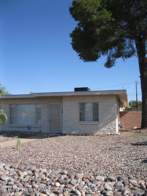 Foto principal - 3001 E 4th St