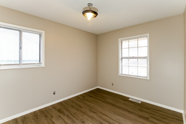 Foto del edificio - 406 Caraway Pl