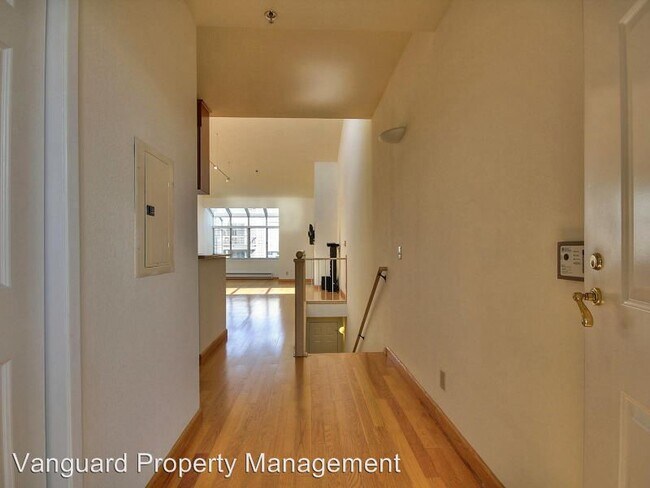 Building Photo - 2075 Sutter St