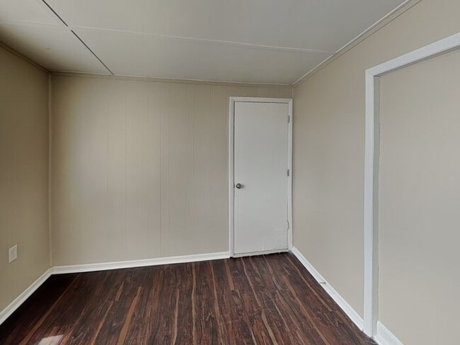 Building Photo - 1566 Quante Rd