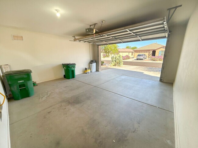 Building Photo - 40164 W Bonneau St