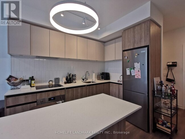 Building Photo - 8 Beverley Glen Blvd