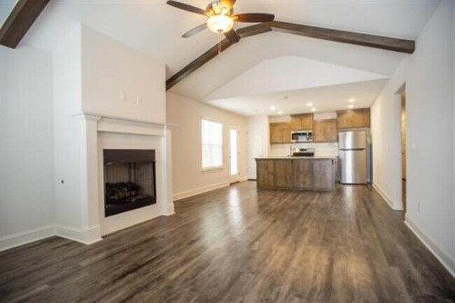 Building Photo - GORGEOUS HOME 5