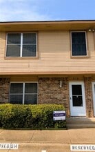 Building Photo - 914 Cedar Terrace