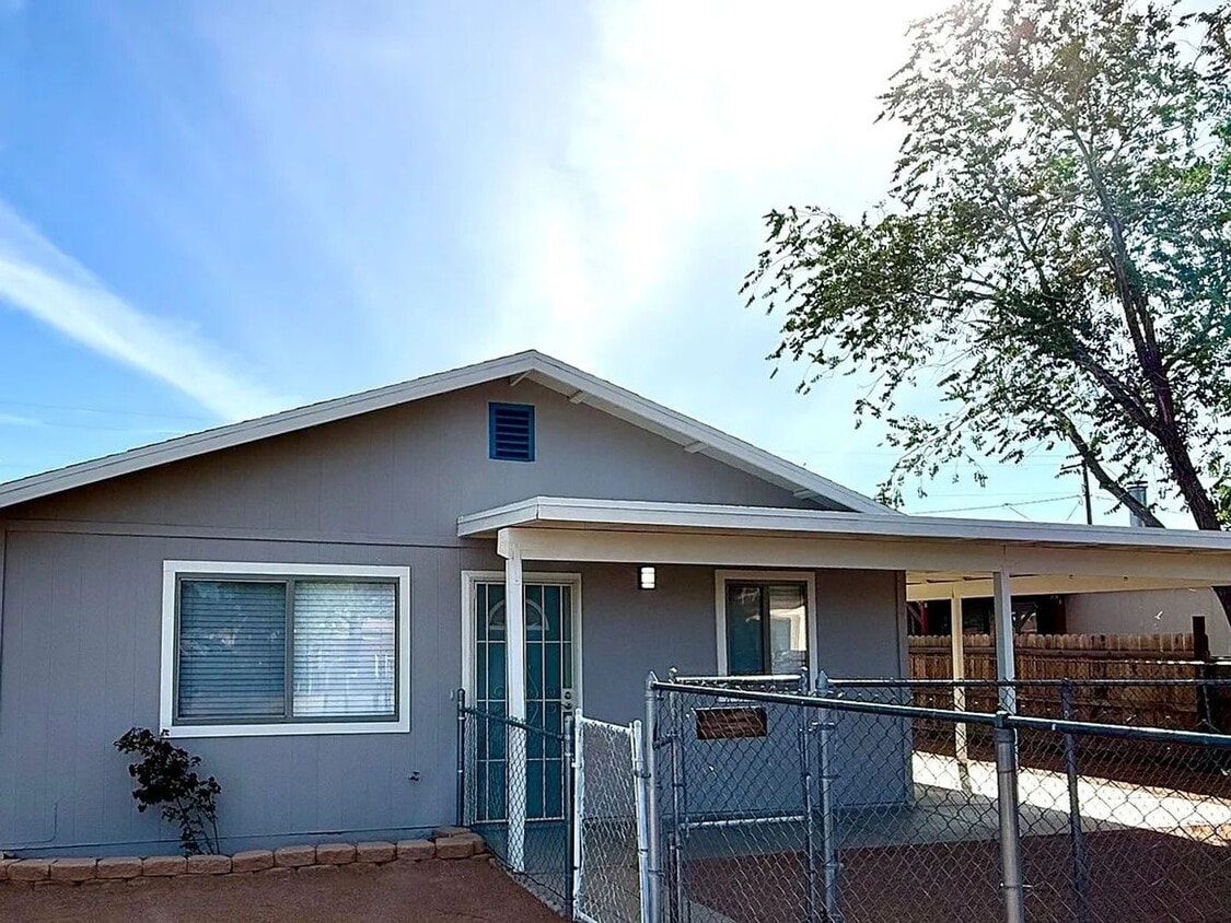 Primary Photo - 3675 E Robin Ln