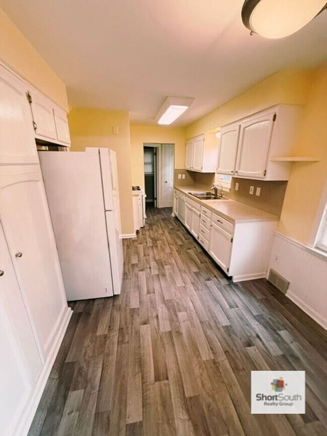 Building Photo - Updated 3 bed 1.5 bath Single Family Home in