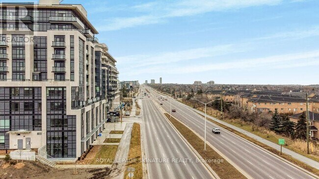 Building Photo - 405 Dundas St W