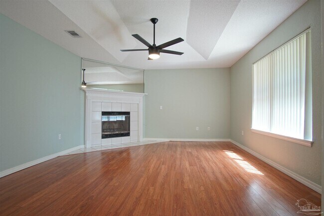 Building Photo - 5947 Grandview Dr
