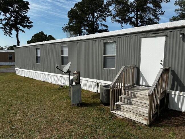 Building Photo - 32 Somerset Dr