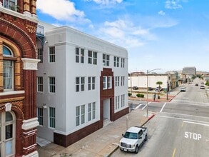 Building Photo - 2102 Mechanic St