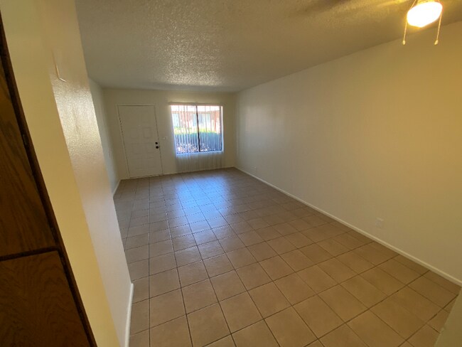 Building Photo - 415 N 64th Pl