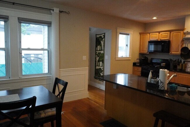 Foto del edificio - 42 Richardson Ave