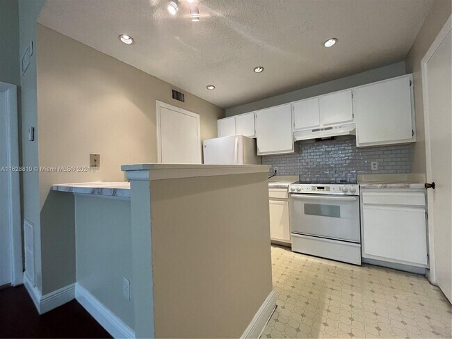 Foto del edificio - 4581 W McNab Rd