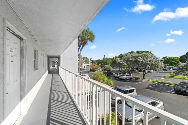 Building Photo - 113 Royal Pk Dr
