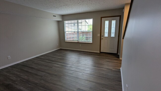 Foto del edificio - MN Cedar Village (859)
