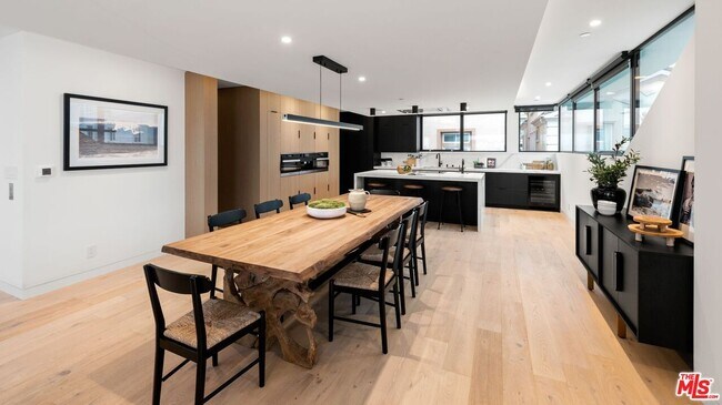 Building Photo - 127 Via Marina