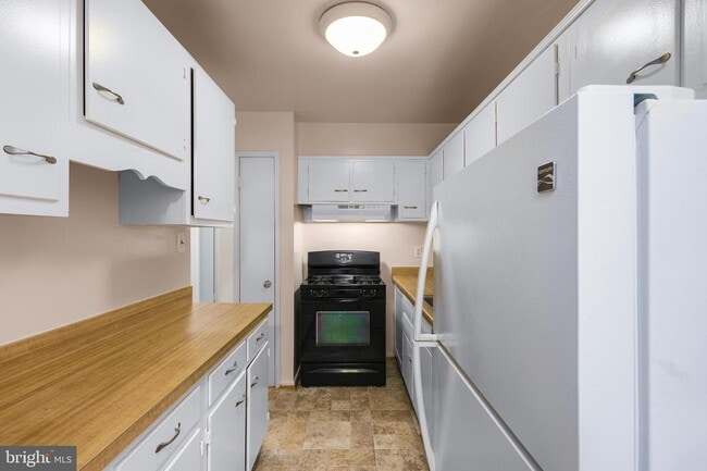 Building Photo - 10028 Mosby Woods Dr