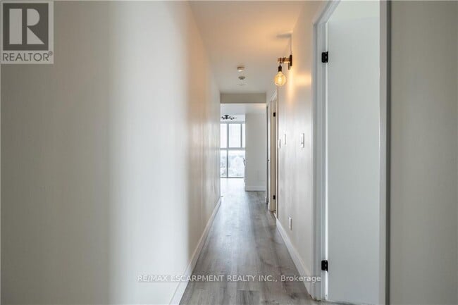 Photo du bâtiment - 90-990 Dale Ave
