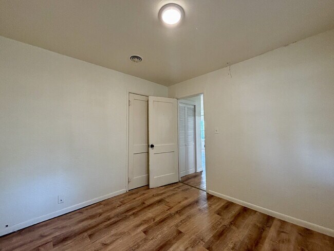 Foto del edificio - 312 N Atlanta St