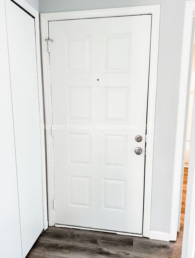 Foto del edificio - 64 Country Pl Ct