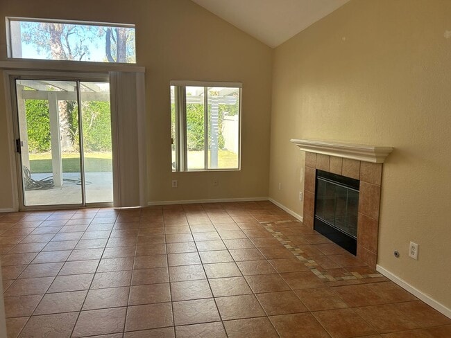 Building Photo - Paloma Del Sol Home