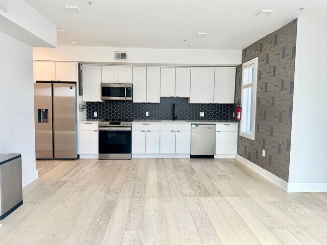Foto del edificio - New Building! 2 Bed/ 2 Bath! Parking! Pets...