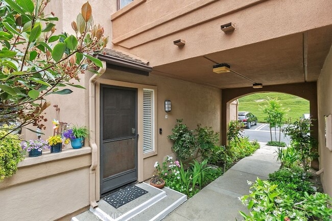 Building Photo - 9 Silvertide Dr