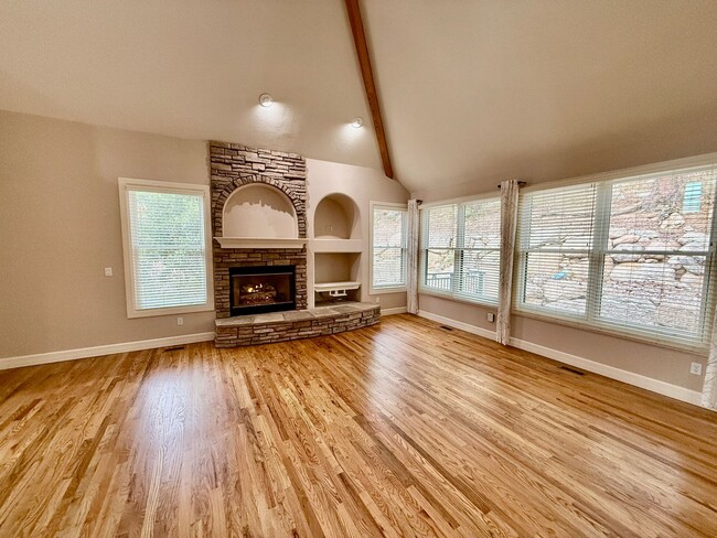 Building Photo - Gorgeous 4 Bedroom Home located in Gated B...