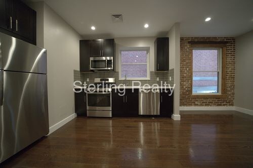 Building Photo - 2724 Hoyt Ave S