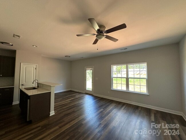 Building Photo - 617 Northway Dr